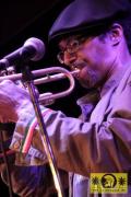 Kevin Batchelor (USA) with The Skatalites - Noels Ballroom, Leipzig 15. November 2011 (11).JPG